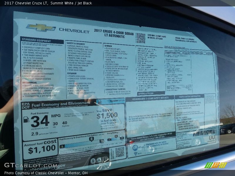 Summit White / Jet Black 2017 Chevrolet Cruze LT