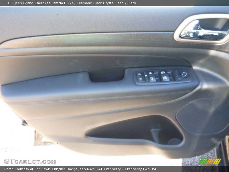 Diamond Black Crystal Pearl / Black 2017 Jeep Grand Cherokee Laredo E 4x4
