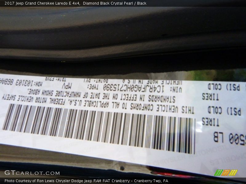 Diamond Black Crystal Pearl / Black 2017 Jeep Grand Cherokee Laredo E 4x4