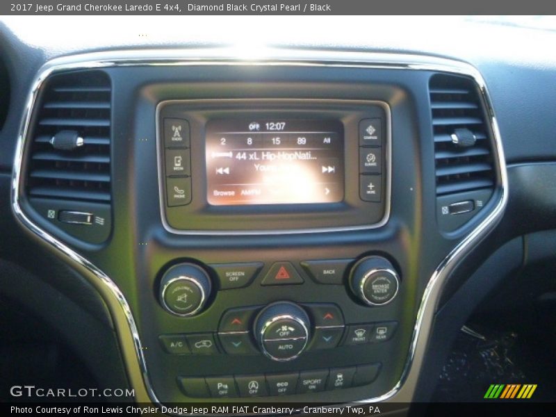 Diamond Black Crystal Pearl / Black 2017 Jeep Grand Cherokee Laredo E 4x4