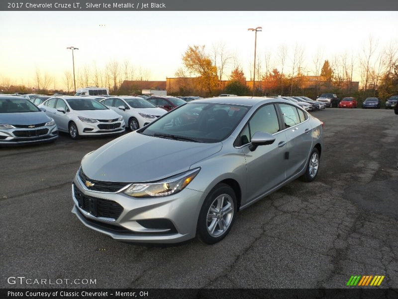 Silver Ice Metallic / Jet Black 2017 Chevrolet Cruze LT