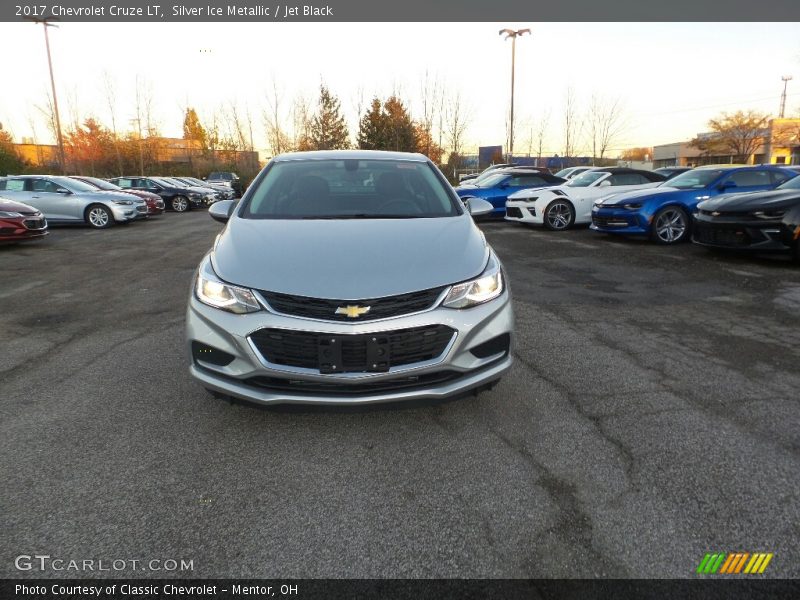 Silver Ice Metallic / Jet Black 2017 Chevrolet Cruze LT