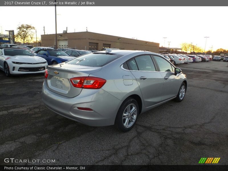 Silver Ice Metallic / Jet Black 2017 Chevrolet Cruze LT