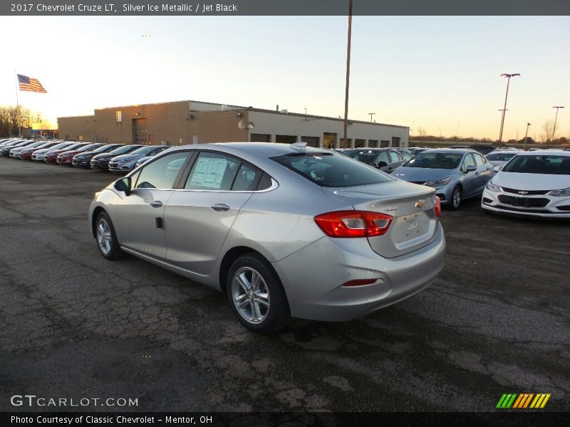 Silver Ice Metallic / Jet Black 2017 Chevrolet Cruze LT