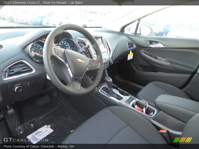 Silver Ice Metallic / Jet Black 2017 Chevrolet Cruze LT