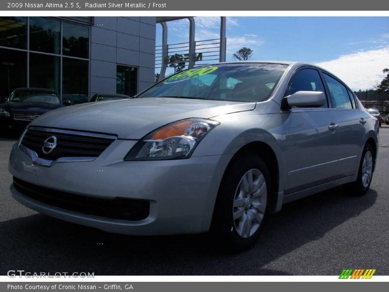 Radiant Silver Metallic / Frost 2009 Nissan Altima 2.5 S