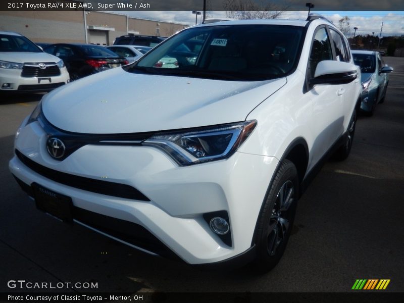 Super White / Ash 2017 Toyota RAV4 XLE AWD