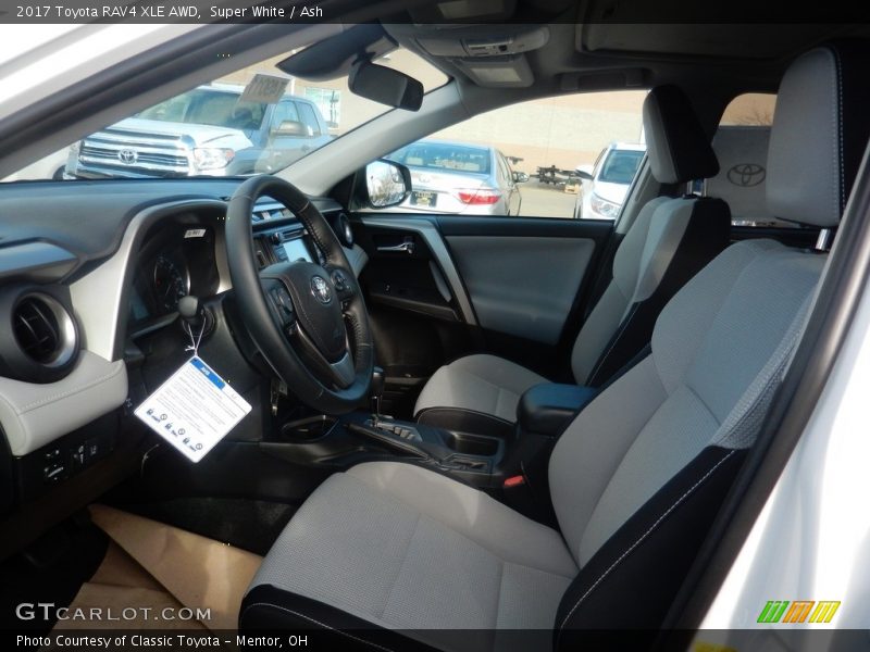 Super White / Ash 2017 Toyota RAV4 XLE AWD
