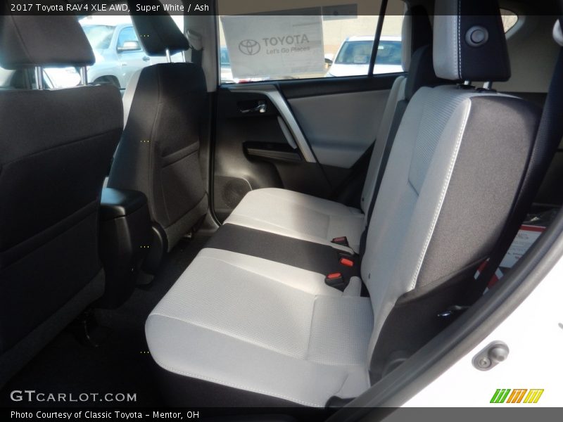 Super White / Ash 2017 Toyota RAV4 XLE AWD