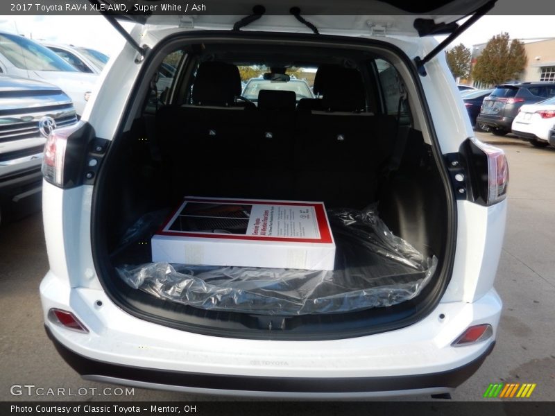 Super White / Ash 2017 Toyota RAV4 XLE AWD
