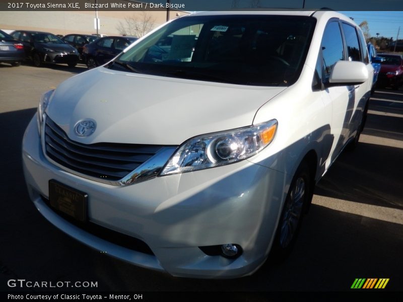 Blizzard White Pearl / Dark Bisque 2017 Toyota Sienna XLE