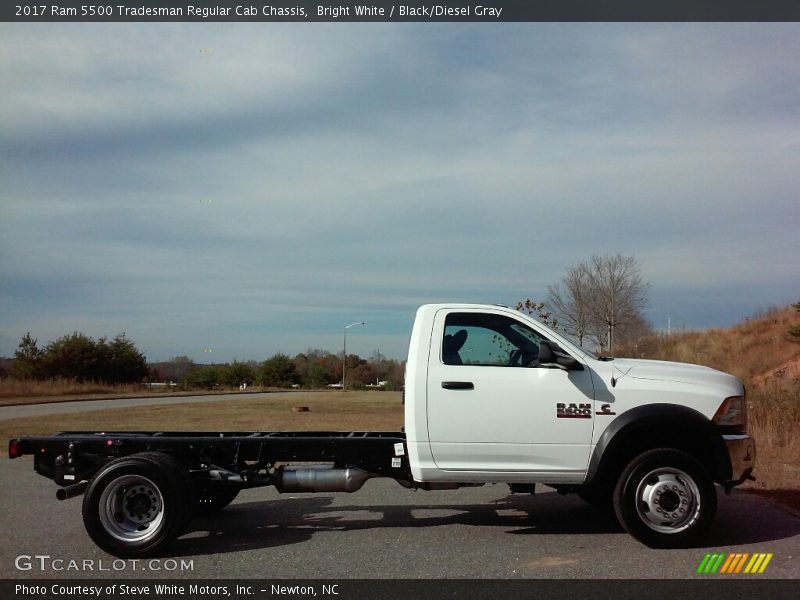  2017 5500 Tradesman Regular Cab Chassis Bright White