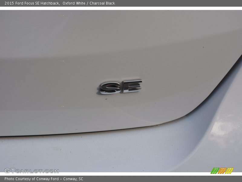 Oxford White / Charcoal Black 2015 Ford Focus SE Hatchback