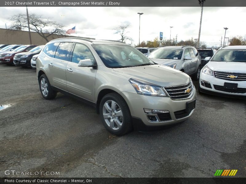 Champagne Silver Metallic / Ebony 2017 Chevrolet Traverse LT