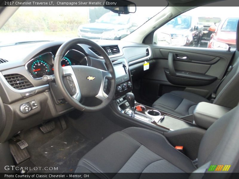Champagne Silver Metallic / Ebony 2017 Chevrolet Traverse LT