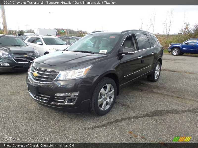 Front 3/4 View of 2017 Traverse LS