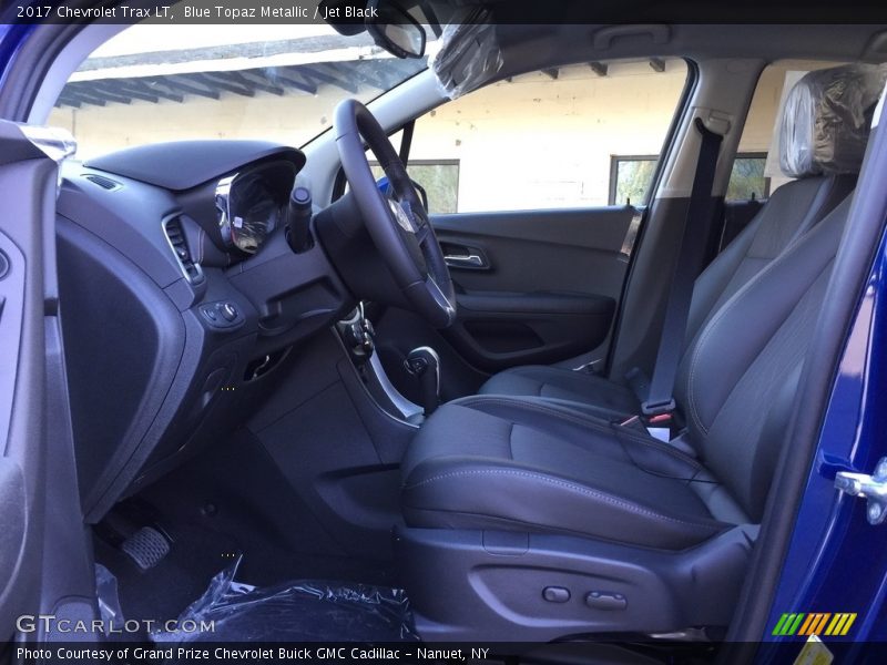Front Seat of 2017 Trax LT