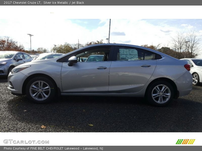 Silver Ice Metallic / Jet Black 2017 Chevrolet Cruze LT