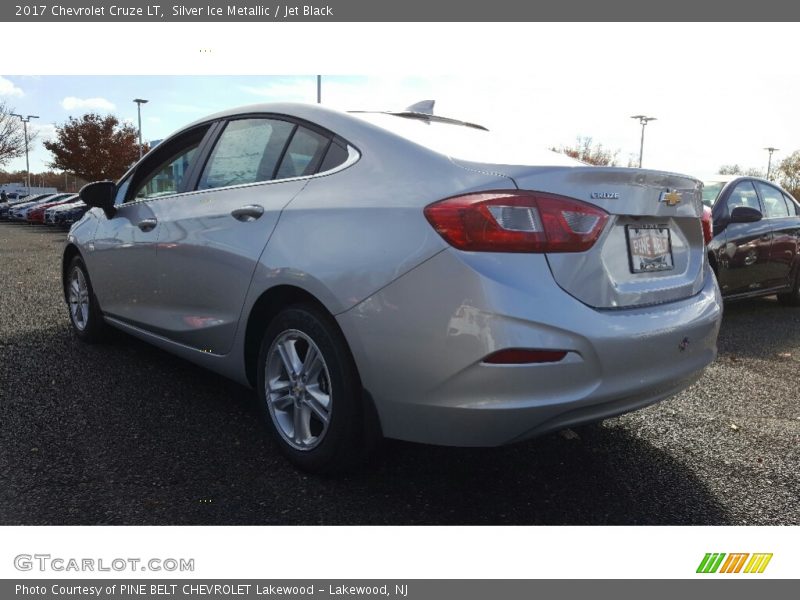 Silver Ice Metallic / Jet Black 2017 Chevrolet Cruze LT