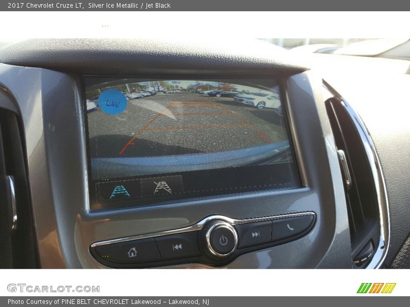 Silver Ice Metallic / Jet Black 2017 Chevrolet Cruze LT