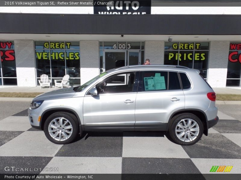 Reflex Silver Metallic / Charcoal 2016 Volkswagen Tiguan SE