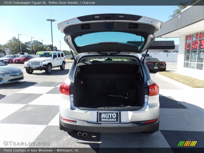 Reflex Silver Metallic / Charcoal 2016 Volkswagen Tiguan SE