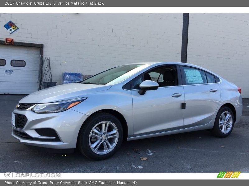 Silver Ice Metallic / Jet Black 2017 Chevrolet Cruze LT