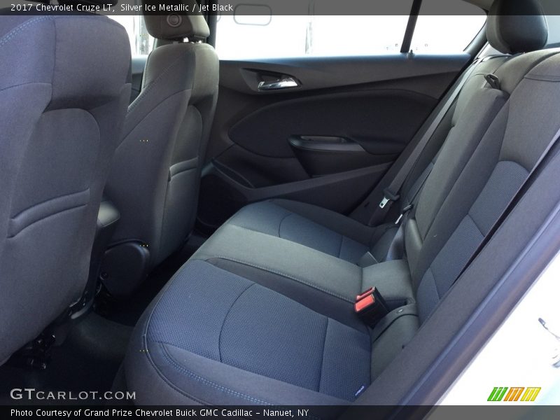Silver Ice Metallic / Jet Black 2017 Chevrolet Cruze LT