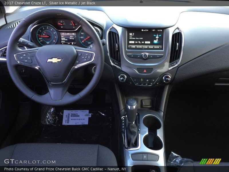 Silver Ice Metallic / Jet Black 2017 Chevrolet Cruze LT
