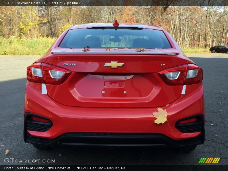 Red Hot / Jet Black 2017 Chevrolet Cruze LT