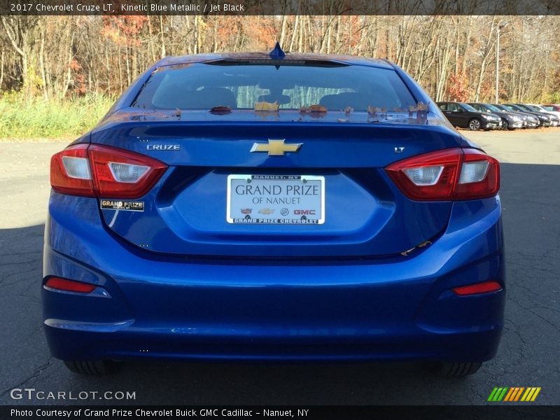 Kinetic Blue Metallic / Jet Black 2017 Chevrolet Cruze LT