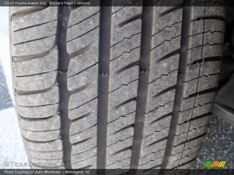 Blizzard Pearl / Almond 2014 Toyota Avalon XLE