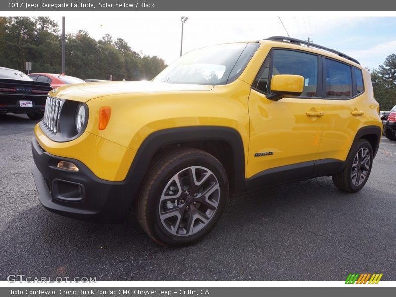 Front 3/4 View of 2017 Renegade Latitude
