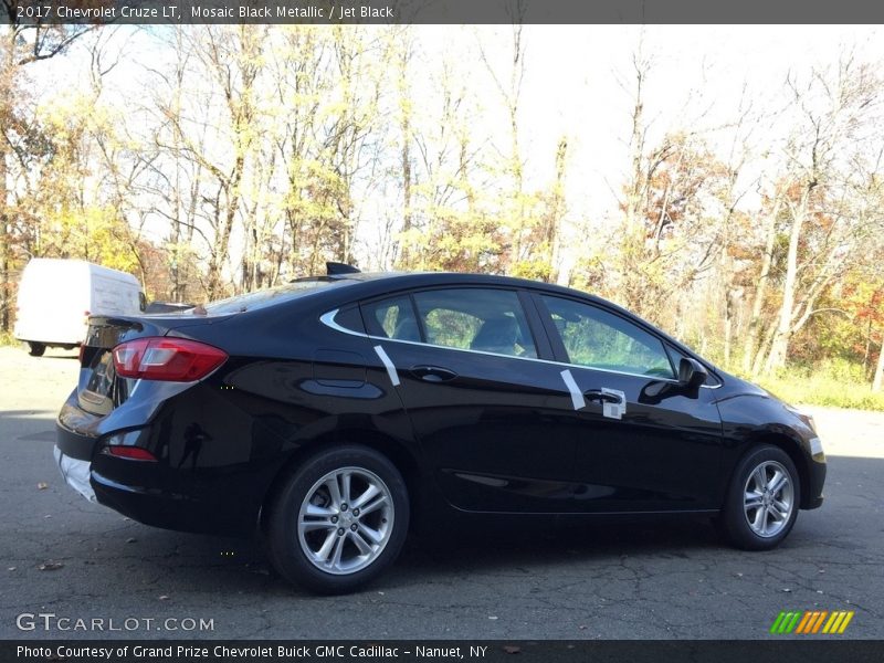 Mosaic Black Metallic / Jet Black 2017 Chevrolet Cruze LT