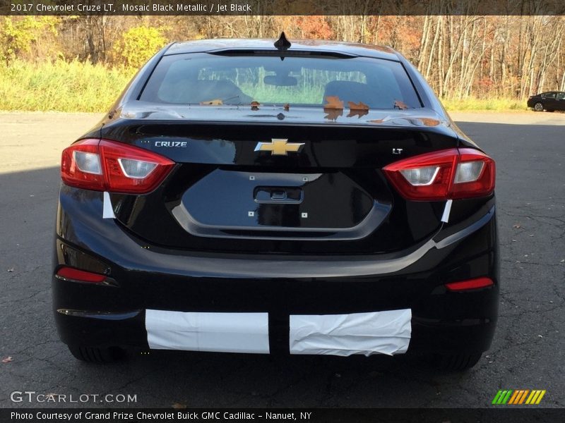 Mosaic Black Metallic / Jet Black 2017 Chevrolet Cruze LT