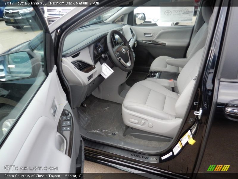 Midnight Black Metallic / Ash 2017 Toyota Sienna XLE