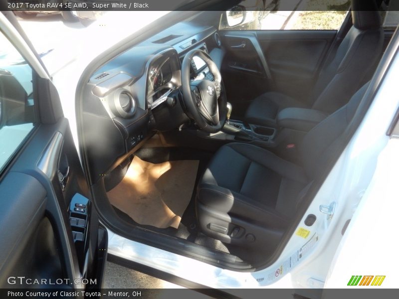 Super White / Black 2017 Toyota RAV4 SE AWD