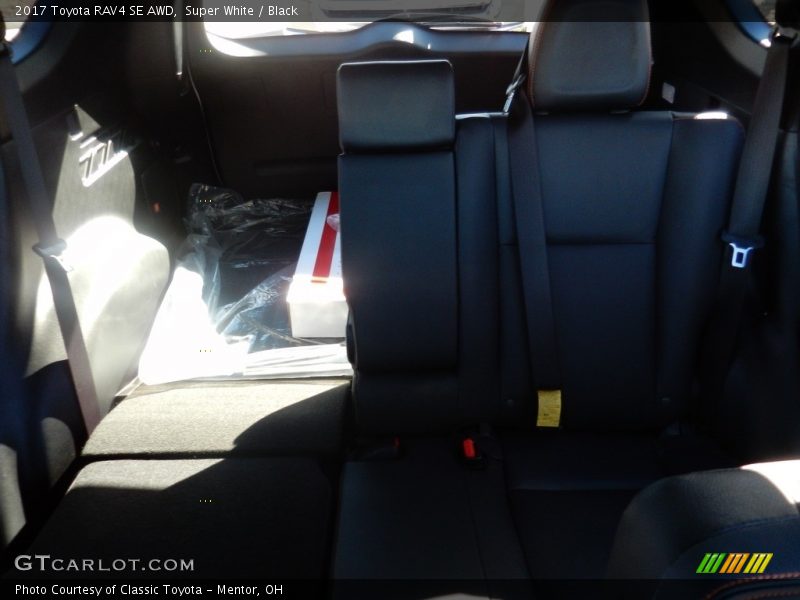 Super White / Black 2017 Toyota RAV4 SE AWD