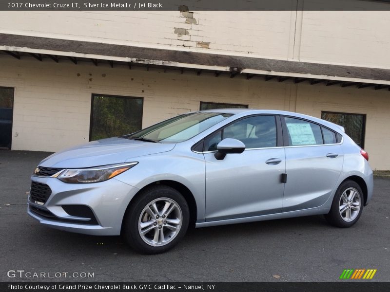 Silver Ice Metallic / Jet Black 2017 Chevrolet Cruze LT