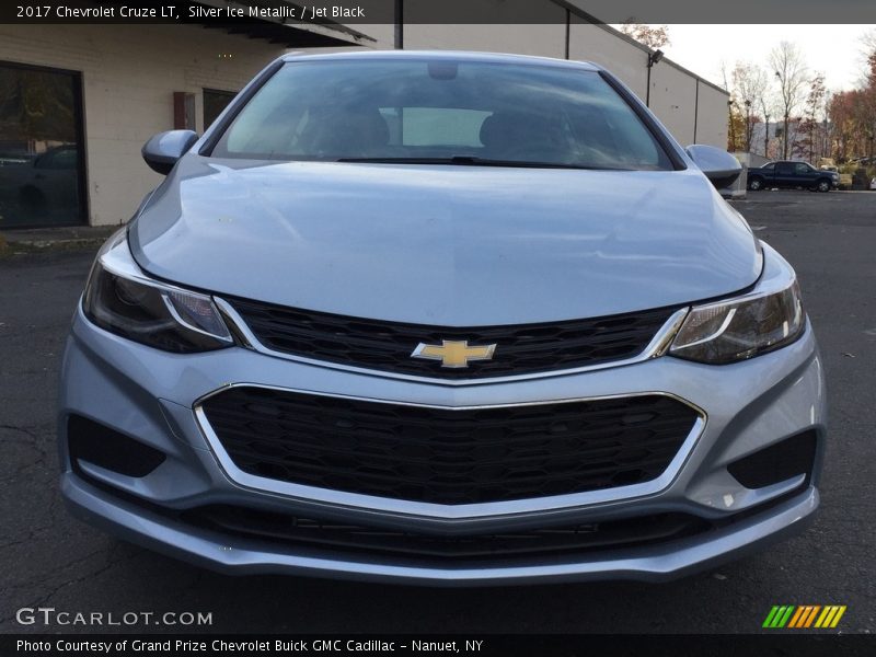 Silver Ice Metallic / Jet Black 2017 Chevrolet Cruze LT