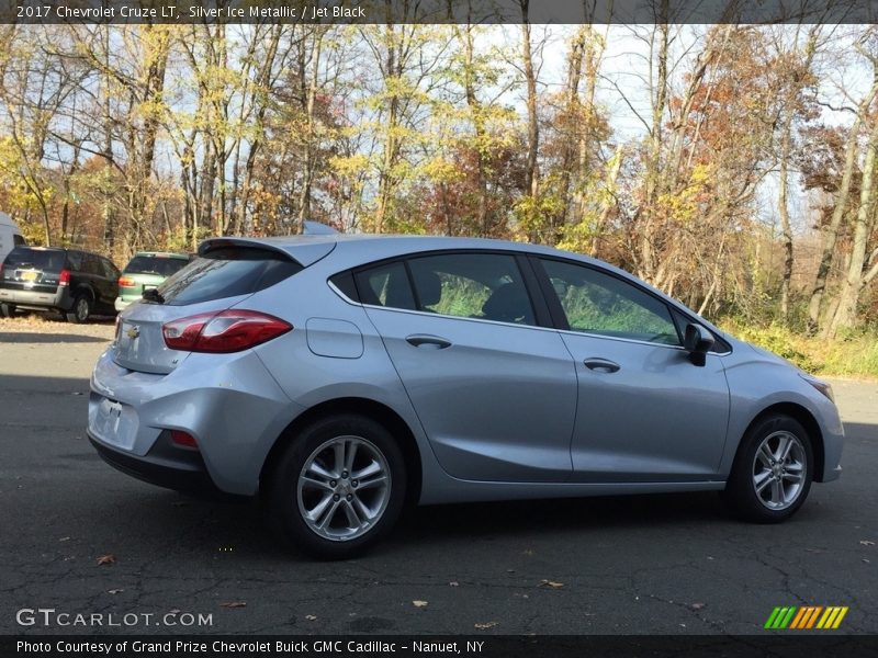 Silver Ice Metallic / Jet Black 2017 Chevrolet Cruze LT