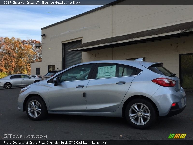 Silver Ice Metallic / Jet Black 2017 Chevrolet Cruze LT