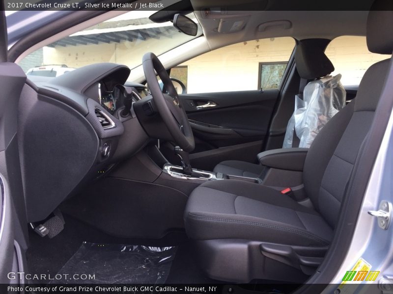 Silver Ice Metallic / Jet Black 2017 Chevrolet Cruze LT