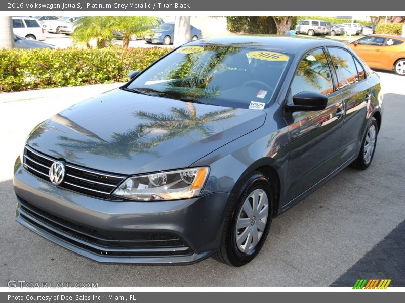 Front 3/4 View of 2016 Jetta S