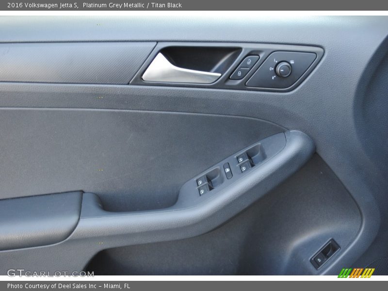 Door Panel of 2016 Jetta S