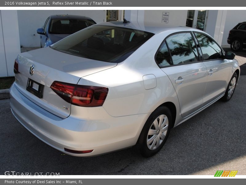 Reflex Silver Metallic / Titan Black 2016 Volkswagen Jetta S