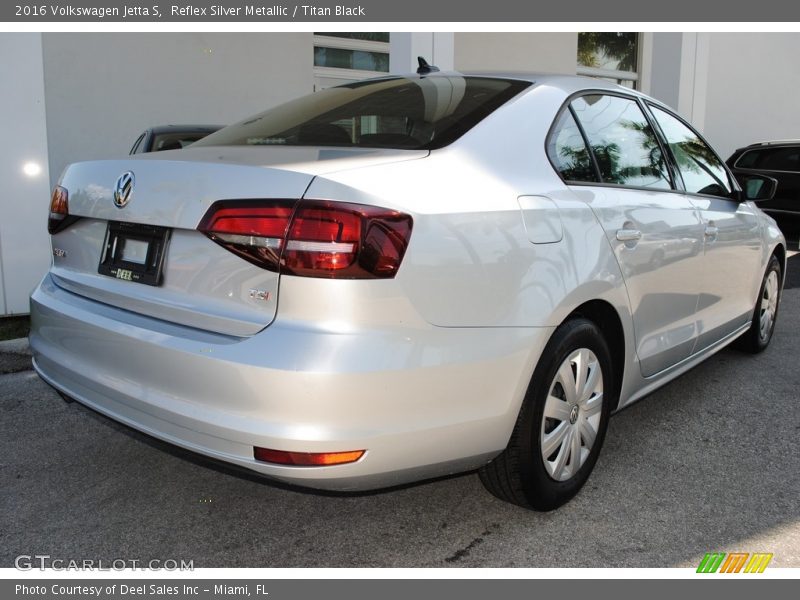 Reflex Silver Metallic / Titan Black 2016 Volkswagen Jetta S