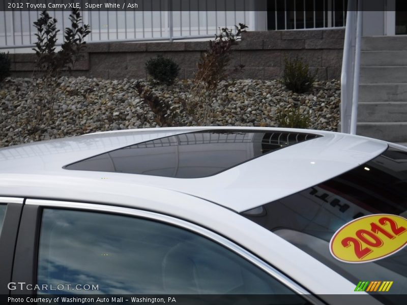 Super White / Ash 2012 Toyota Camry XLE
