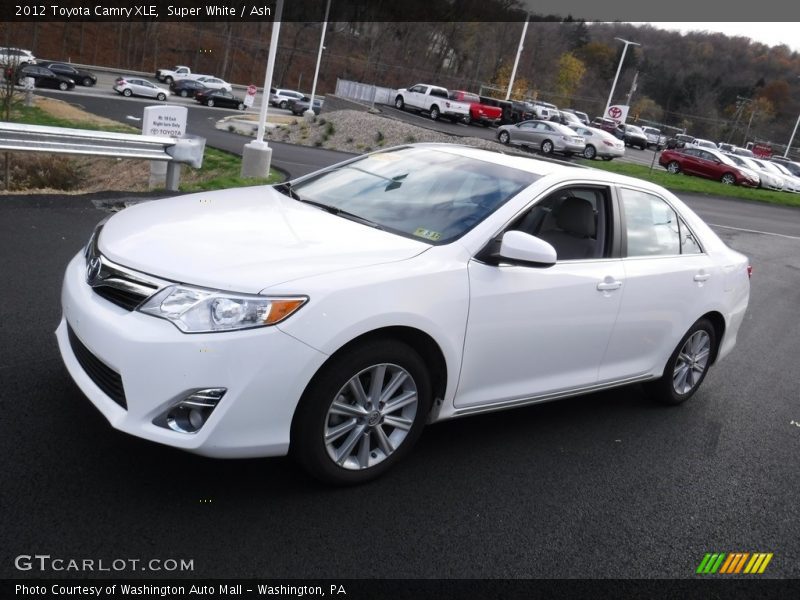 Super White / Ash 2012 Toyota Camry XLE