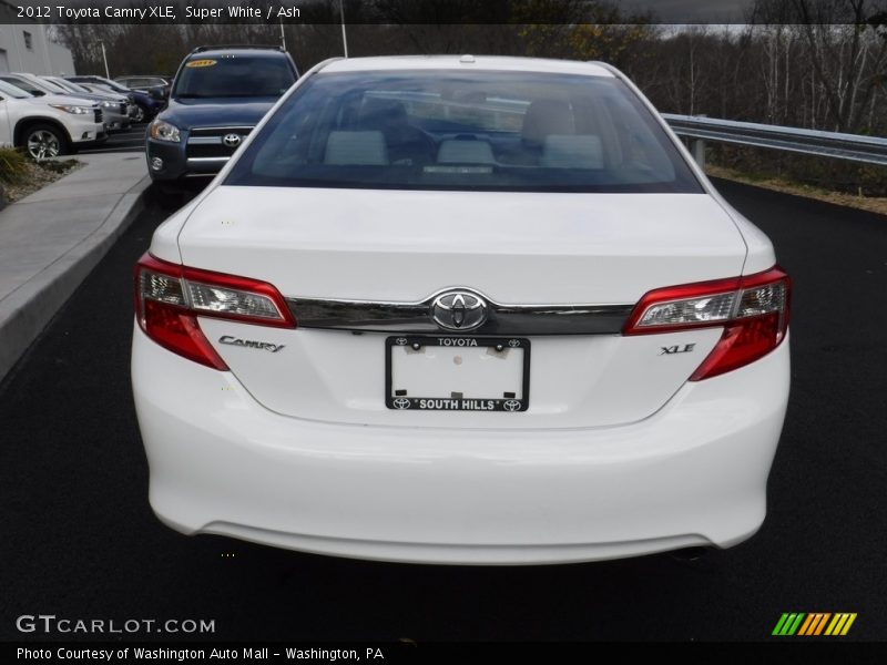 Super White / Ash 2012 Toyota Camry XLE